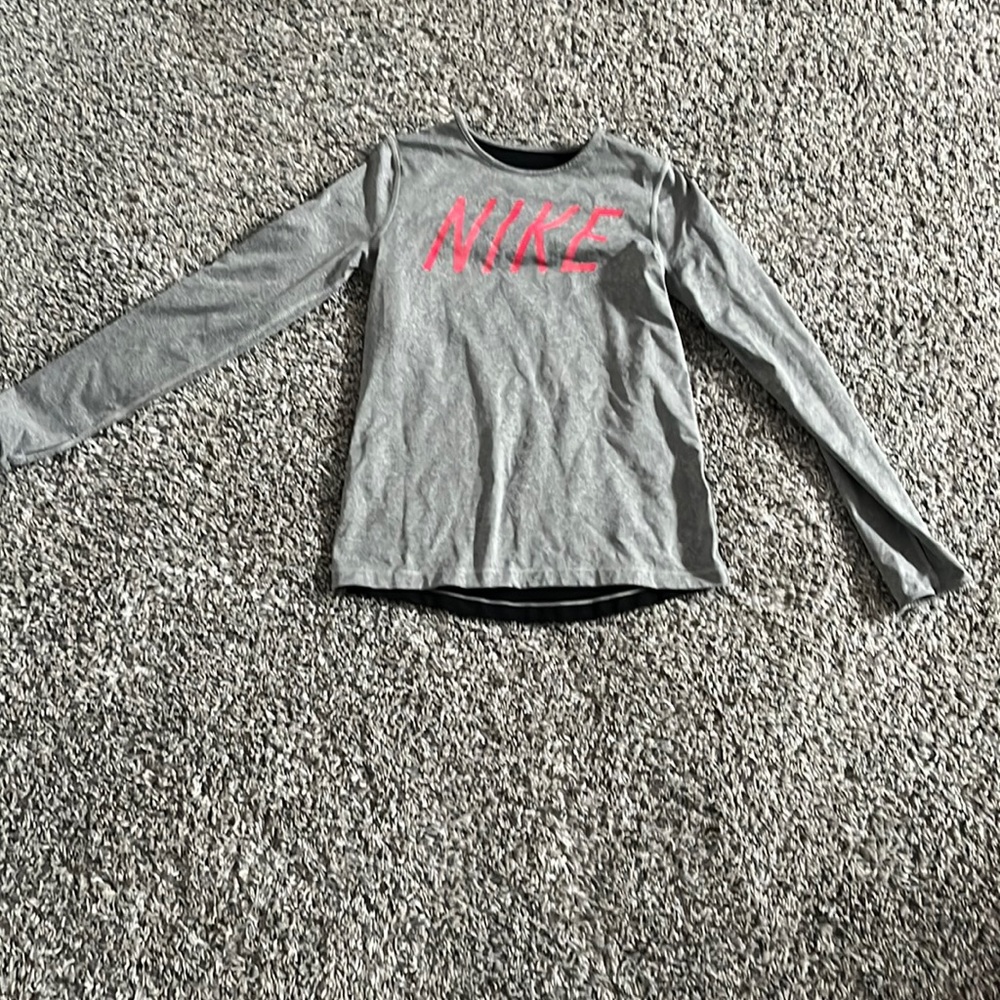 Girls longs sleeve Nike tee